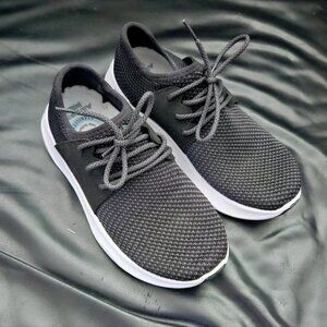 Vessi Everyday Waterproof Sneaker Black upper & white  sole laceup Sz 6 6 5 US